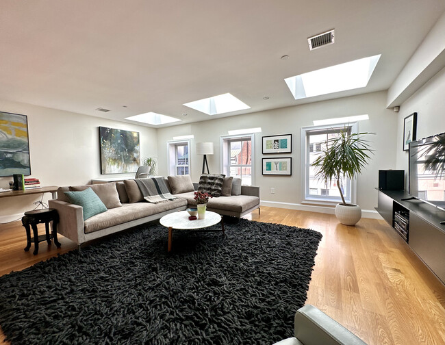 73 Broad St, Unit 4 in Boston, MA - Building Photo - Building Photo