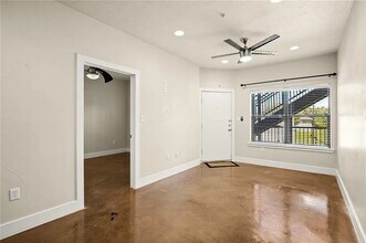1807 Poquito St, Unit 38 in Austin, TX - Foto de edificio - Building Photo