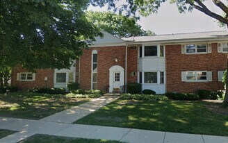 527 W Eastman St in Arlington Heights, IL - Building Photo