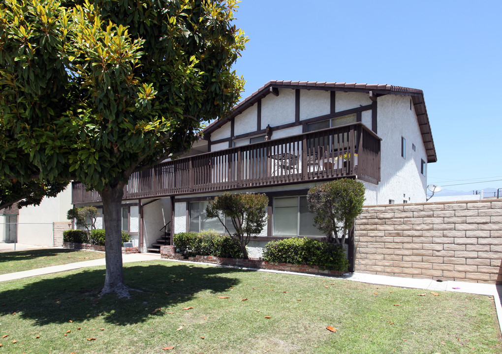 811 W Glentana St in Covina, CA - Building Photo