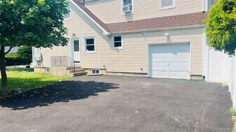 761 Jackson Ave in Lindenhurst, NY - Building Photo