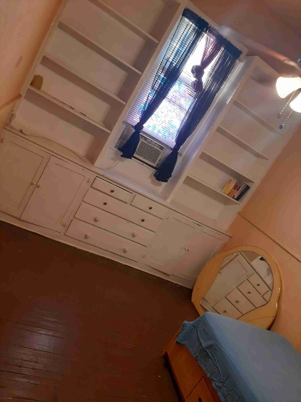 property at 1816 E Houston St