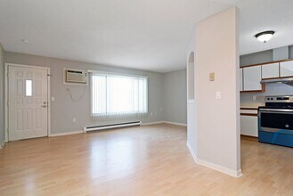 770 W Village Rd, Unit 103 in Chanhassen, MN - Building Photo - Building Photo