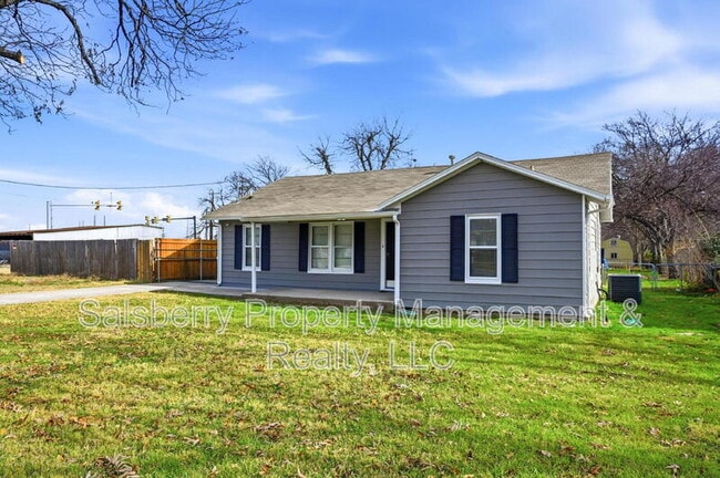418 Russell St in White Settlement, TX - Building Photo - Building Photo