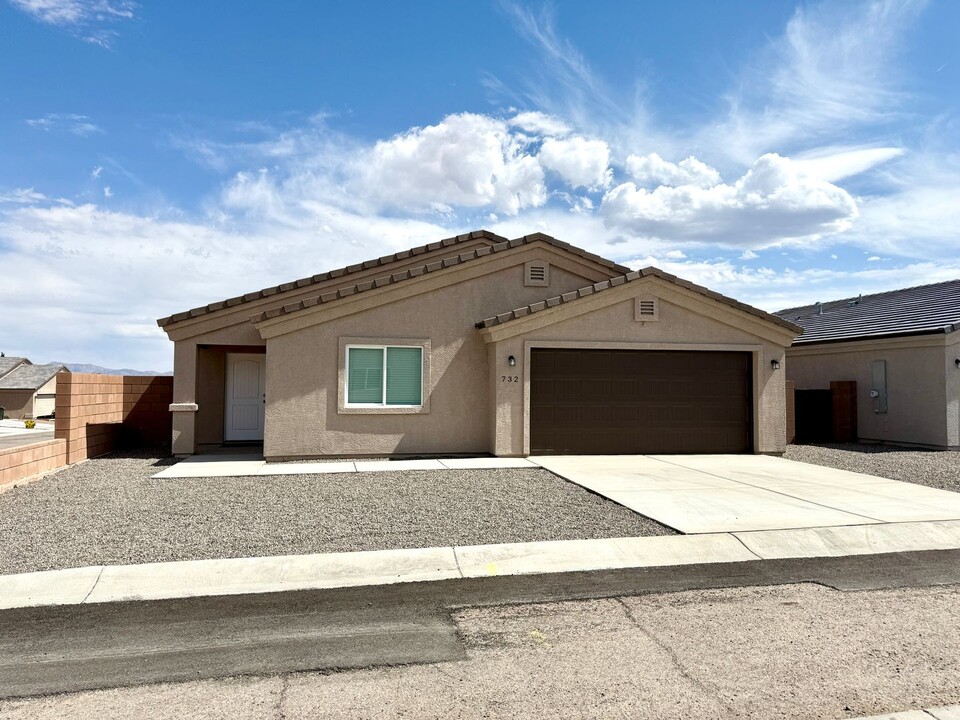 732 Vista Grande Dr in Kingman, AZ - Building Photo
