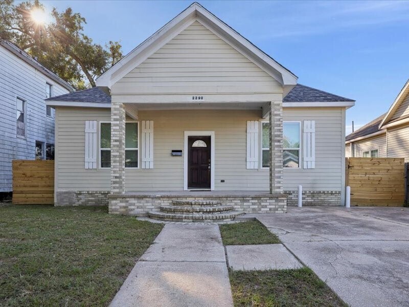 2290 Orange Ave in Beaumont, TX - Building Photo