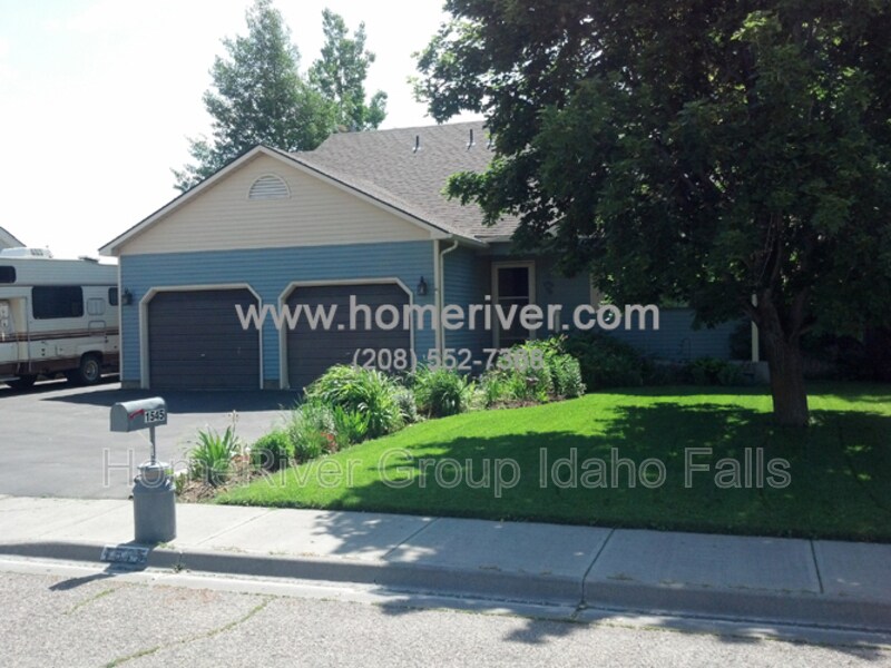 1545 Bluebird Ln in Idaho Falls, ID - Building Photo