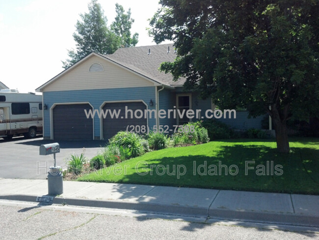 property at 1545 Bluebird Ln