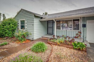 566 Russell St in Vallejo, CA - Building Photo