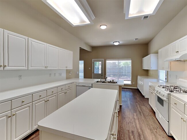 13143 Mills River St in Houston, TX - Building Photo - Building Photo