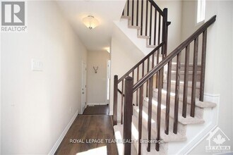 507 Foxlight Cir in Ottawa, ON - Building Photo - Building Photo