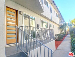 2040 S Sherbourne Dr-Unit -4 in Los Angeles, CA - Building Photo - Building Photo