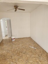 25 NE 43rd St in Miami, FL - Building Photo - Building Photo