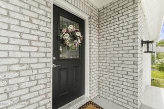 6702 Shirley Ave in Prospect, KY - Building Photo - Building Photo