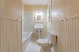 112 E Norwood Ct in San Antonio, TX - Building Photo - Building Photo