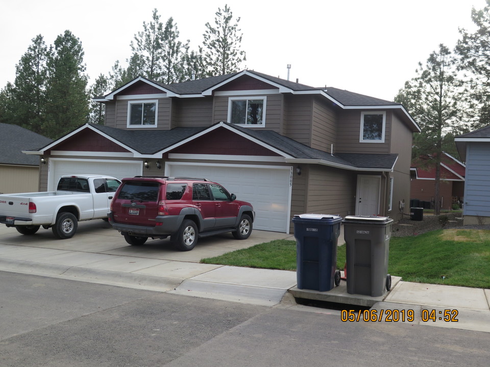 12821-13017 E Raptor Ln in Mead, WA - Building Photo