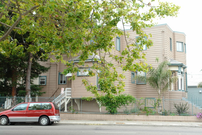 925 61st St in Oakland, CA - Foto de edificio - Building Photo