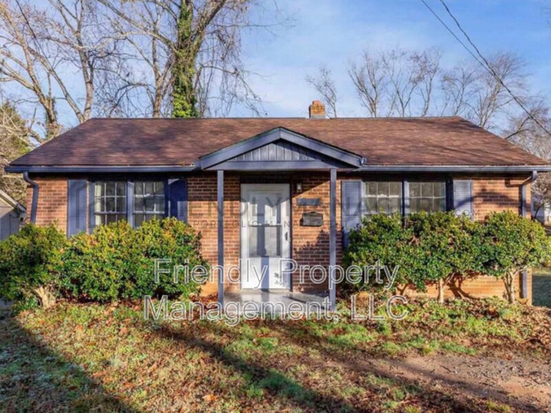 517 W Brookline St in Winston-Salem, NC - Foto de edificio