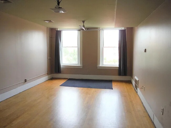132 Glen St, Unit 1 in Glens Falls, NY - Building Photo - Building Photo