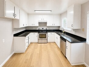 1112 Muir Ct in Manteca, CA - Building Photo - Building Photo