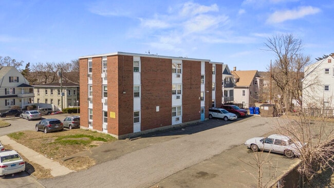 740 Ellsworth St in Bridgeport, CT - Building Photo - Building Photo