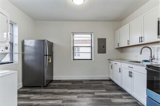 1071 NW 34th St in Miami, FL - Building Photo - Building Photo