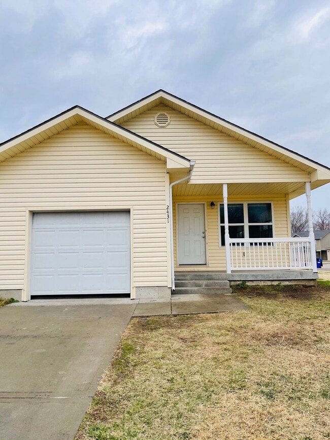 property at 2431 Deerfield Blvd