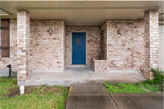 13737 River Canyon Dr in Corpus Christi, TX - Building Photo - Building Photo