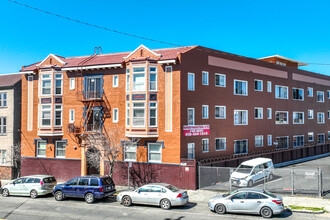 Kensington Manor Apartments in Oakland, CA - Building Photo - Primary Photo