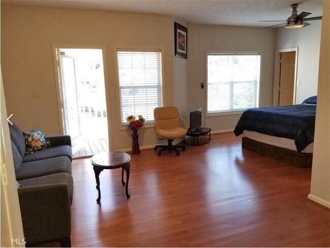 1250 Parkwood Cir SE in Atlanta, GA - Building Photo - Building Photo