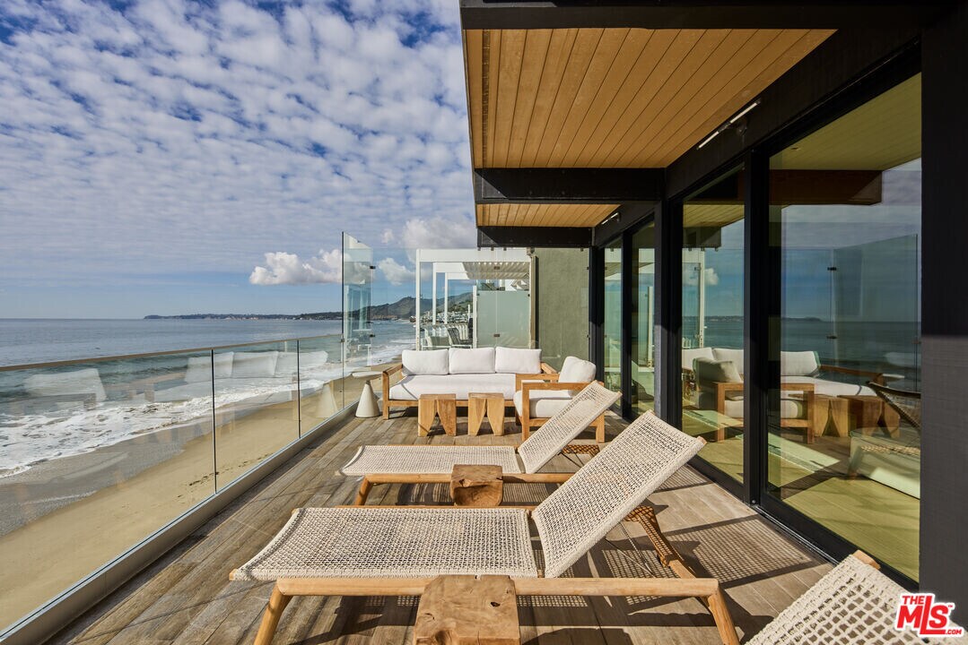 24548 Malibu Rd in Malibu, CA - Building Photo