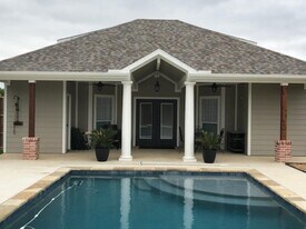 4275 Old Thomas Rd, Unit Pool House Apt in Aubrey, TX - Building Photo