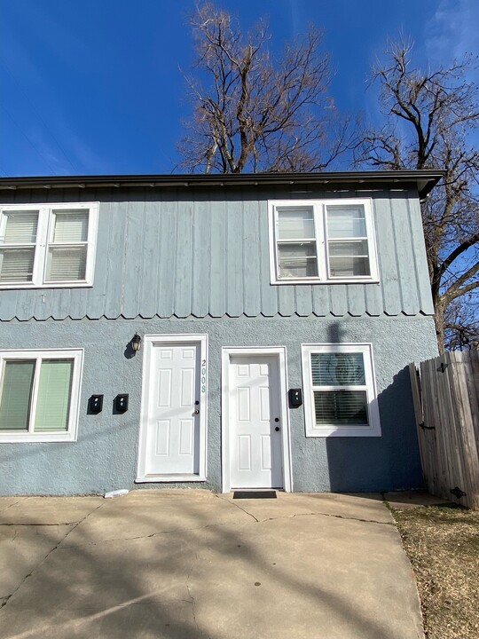 2008 N Douglas Ave, Unit A in Oklahoma City, OK - Foto de edificio