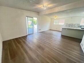 9267 Fairlawn St in Santee, CA - Foto de edificio - Building Photo