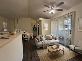 1804 W Rundberg Ln in Austin, TX - Building Photo