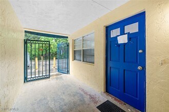 4290 Gulfstream Dr in Naples, FL - Building Photo - Building Photo
