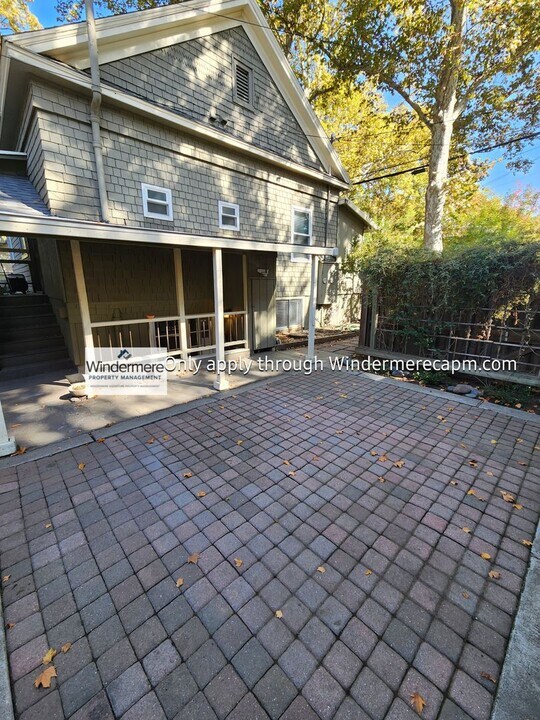 2330 F St in Sacramento, CA - Building Photo