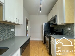 2315 N Rockwell St, Unit A3 in Chicago, IL - Building Photo - Building Photo