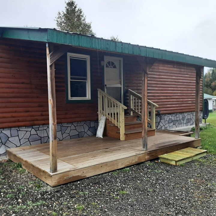 15 Middle Rd in Colebrook, NH - Building Photo