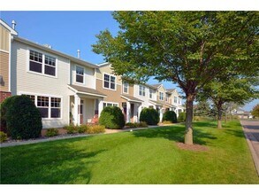 3335 Hazel Trail B in Woodbury, MN - Building Photo - Building Photo