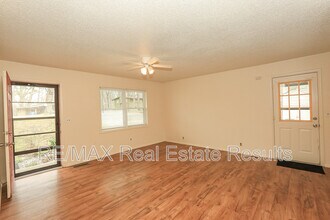 9 Finger Dr in Bella Vista, AR - Foto de edificio - Building Photo