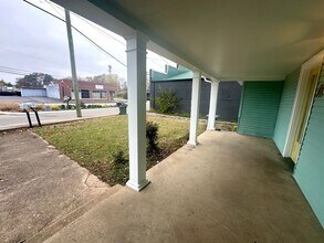 1102 Batts Blvd in Springfield, TN - Foto de edificio - Building Photo