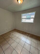 8722 N 48th St in Tampa, FL - Building Photo - Building Photo