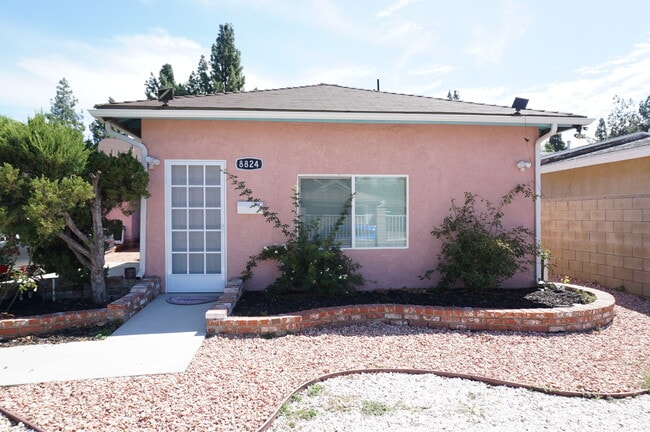 8826 Quartz Ave in Northridge, CA - Building Photo - Building Photo