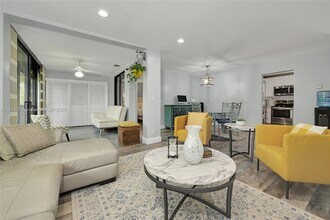 2676 Carambola Cir N, Unit 1760 in Coconut Creek, FL - Foto de edificio - Building Photo