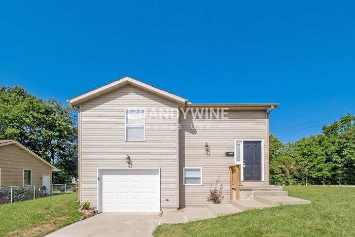 800 S Butler Dr in Harrisonville, MO - Building Photo