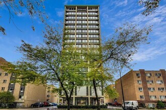 5740 N Sheridan Rd in Chicago, IL - Building Photo - Building Photo