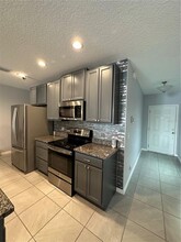 5042 Sparkling Water Wy in Kissimmee, FL - Building Photo - Building Photo