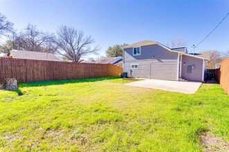 2725 Livingston Ave in Fort Worth, TX - Building Photo - Building Photo