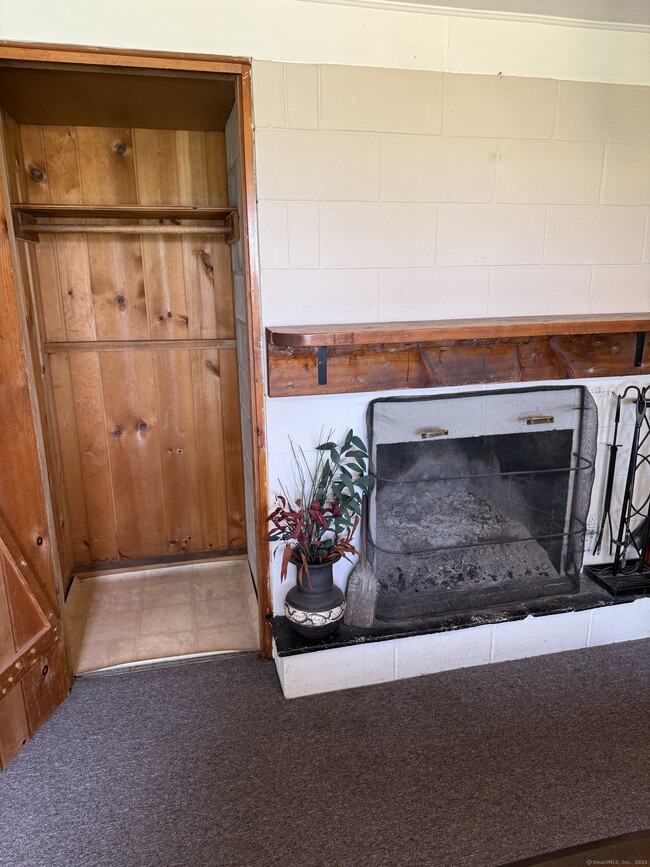 1 Essex Rd in Old Saybrook, CT - Building Photo - Building Photo